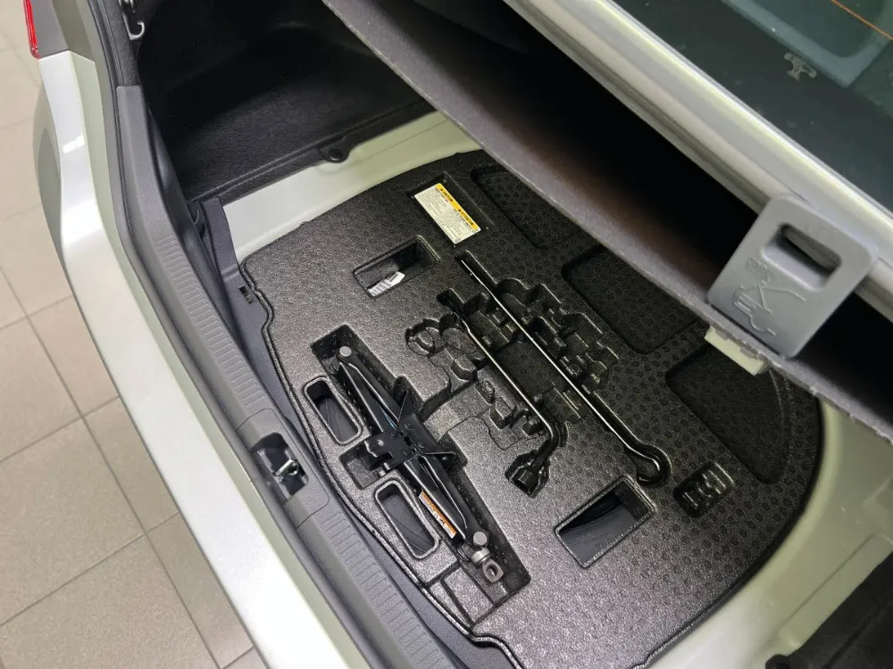 2022 Toyota Camry SE FWD Celestial Silver 18